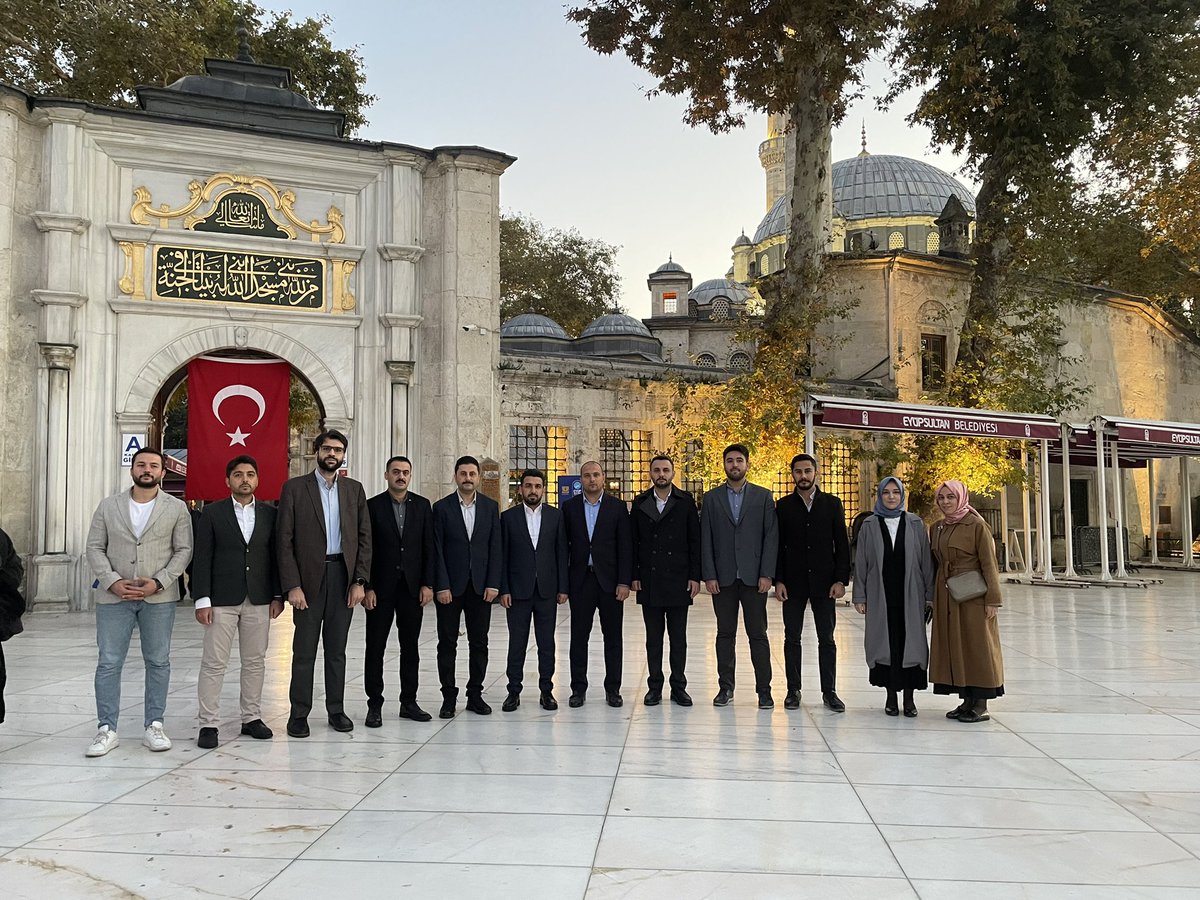 “Bismillah” dedik yola çıktık!

Yönetim Kurulu üyelerimiz ile Eyüp Sultan Camii’nde sabah namazımızı eda ettik. 

Hak yardımcımız olsun ve bu gençliğe yol versin.
#İşimizGücümüzGençlik