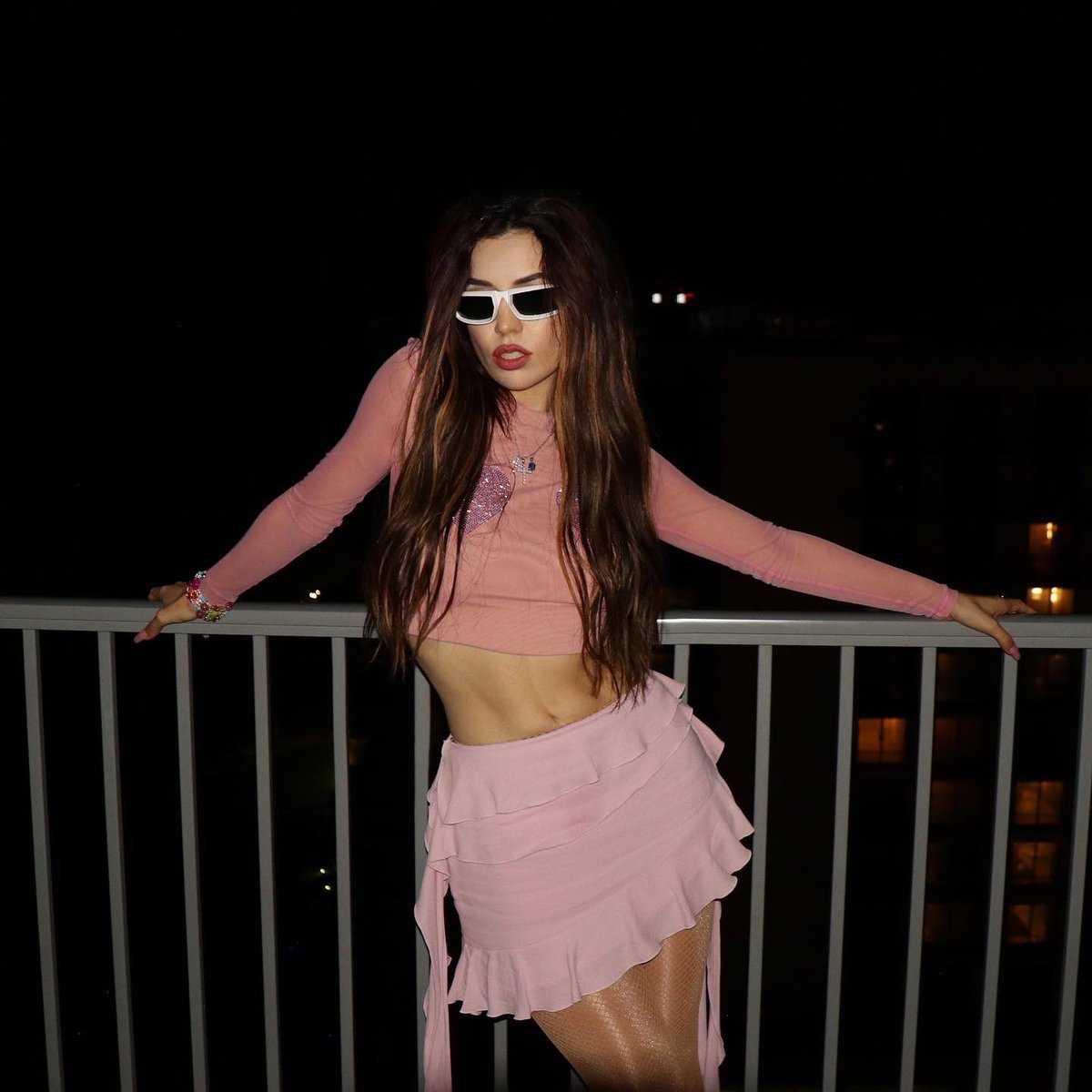 HourlyAvaMax's tweet photo. 🔮 https://t.co/r27rWVSayV