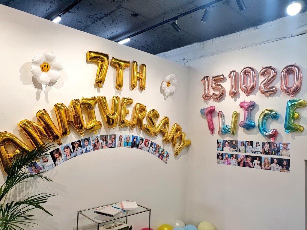 7주년 축하축하해
#TWICE_ONCE_잘하자
#7th_Anniversary_Twice