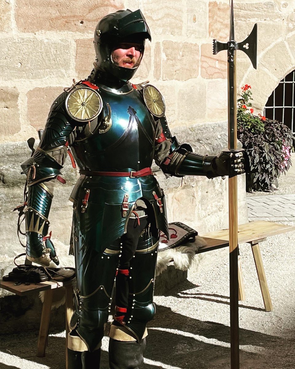 BlueMond13's tweet photo. Hohenzollern Day at Cadolzburg Castle #visitfranconia #castleroad #experiencehistory #romanticfranconia https://t.co/wZV6DCrVKA