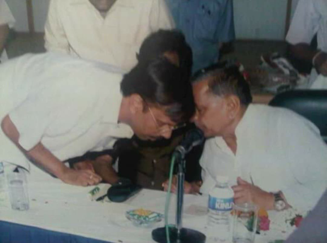 RajeevRai's tweet photo. आज मैंने खो दिया उस नेता को जिनसे पिता जी जैसा स्नेह,प्यार,और मार्गदर्शन मिला..😭🙏

सदियों में एक पैदा होते हैं ऐसे नेता ! https://t.co/GNHVkdn3fU