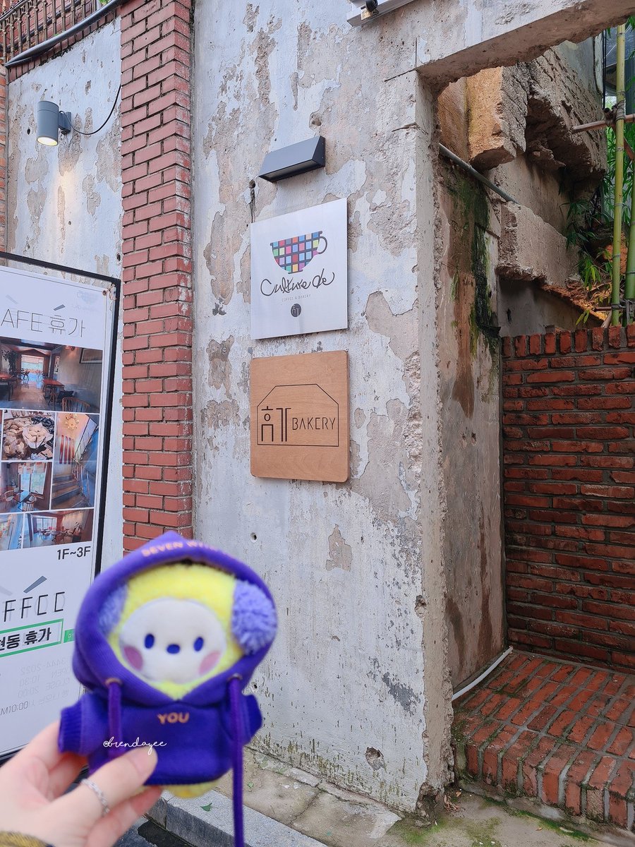 brendayee's tweet photo. BTS's old dorm is now a gallery cafe ARMYs can visit!
๐HYUGA ์นดํํด๊ฐ, Seoul.
https://t.co/7kFvC00R3W
#BTS #๋ฐฉํ์๋
๋จ @BTS_twt
#hyuga #์นดํํด๊ฐ #bangtantour #seoul
#chimdaily https://t.co/G6KcYqAJgX
