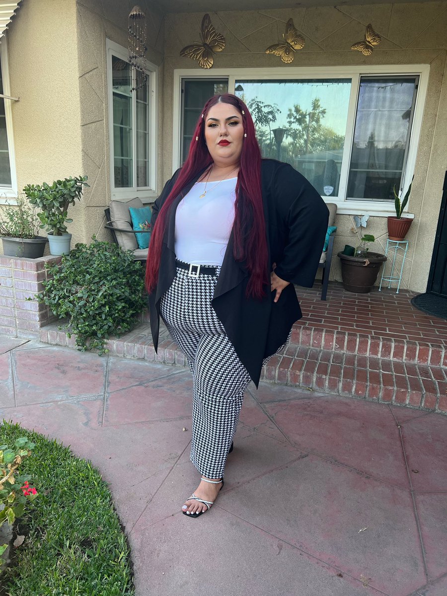 iselamarquez97's tweet photo. Me, the girl that always got bullied for being fat! Come bully me now, because I’m fucken sexy being fat! Loving myself more than ever. #conqurebullying  #selflove #plussizefashion  #PlussizedWoman https://t.co/REjwQwdd6Z