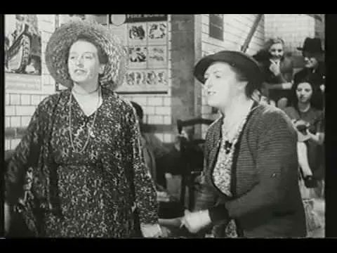 TalkingPicsTV's tweet photo. Wartime comedy with #ElsieWaters #DorisWaters at 6:30am GERT &amp; DAISY'S WEEKEND (1942) #TPTVsubtitles https://t.co/H47D2PsBRK