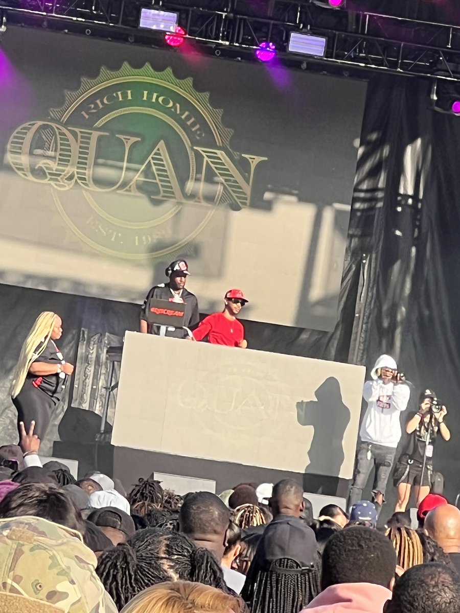 Feelin_Randi's tweet photo. @DJPrettyBoyTank Ayyyyyyeeee! My favorite DJ!!! https://t.co/55rORjaC8M