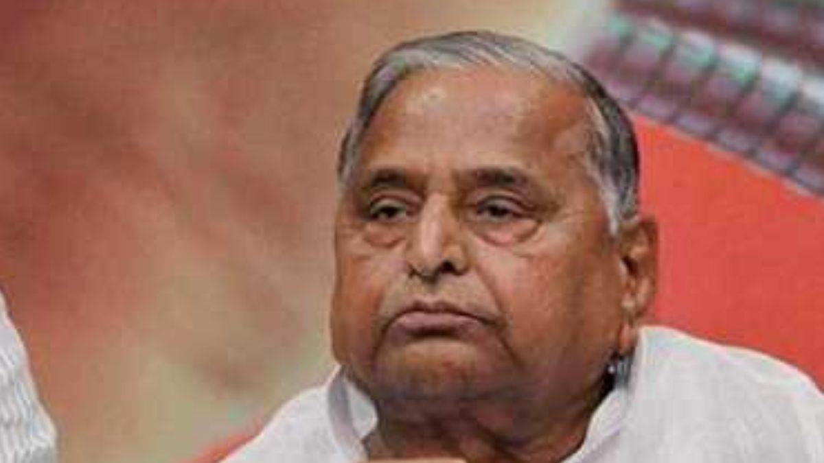 PanchauraNews's tweet photo. समाजवादी नेता श्री मुलायम सिंह यादव जी का निधन, सोमवार सुबह 8.15 पर ली अंतिम सांस, यूपी के सैफई में होगा अंतिम संस्कार। सादर श्रद्धांजलि।। @yadavakhilesh @dimpleyadav @PanchauraNews @Aamitabh2 https://t.co/hsEGGxGCp7