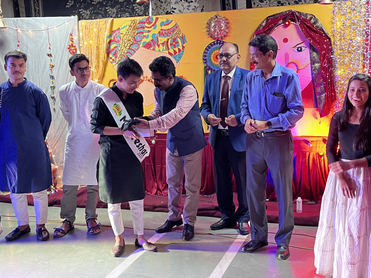 FHRAIIHMOFF's tweet photo. FHRAI-IHM celebrated Fresher's Day on October 7, 2022, with spectacular fun and a fair.

#freshersparty #freshers #party #partytime #partywear #partydress #student #studentoftheyear #students #celebration #fun #joy #celebration #newbatch #college #collegelife #studentslife https://t.co/xSD0FBwHfd