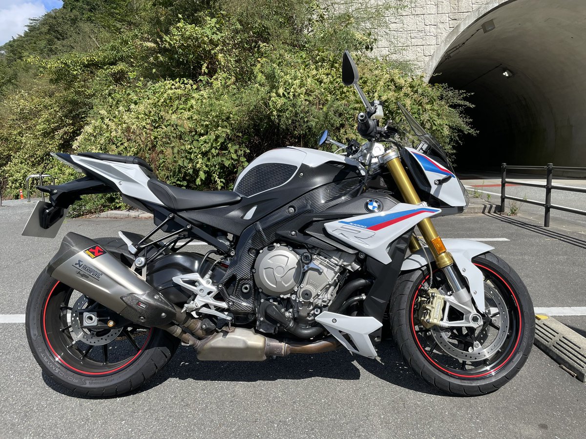 2w6LC1j5kKhi4cy's tweet photo. マジカルレーシングからzテクニックのスクリーンに変更!
#BMW
#S1000R
#ztechnik
#スクリーン交換 https://t.co/NFg55fNgl0