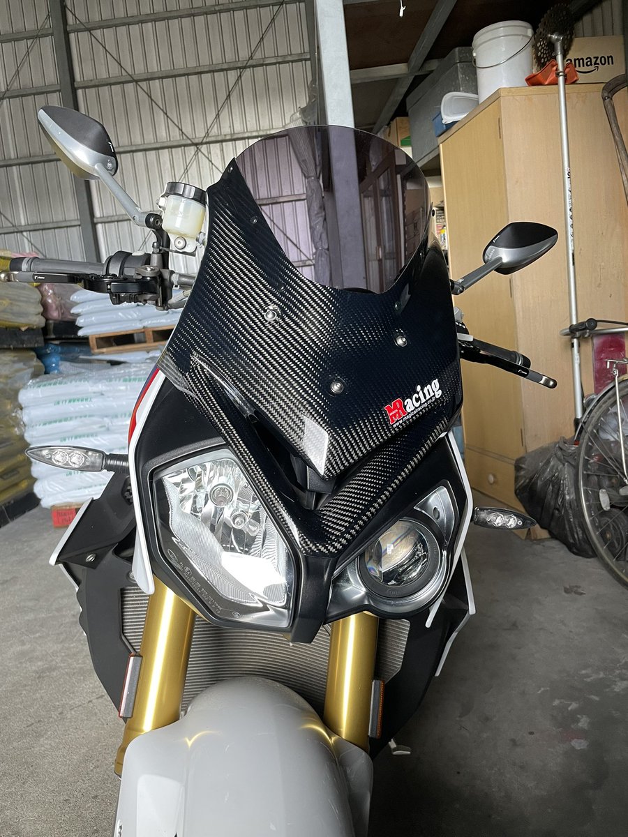 2w6LC1j5kKhi4cy's tweet photo. マジカルレーシングからzテクニックのスクリーンに変更!
#BMW
#S1000R
#ztechnik
#スクリーン交換 https://t.co/NFg55fNgl0