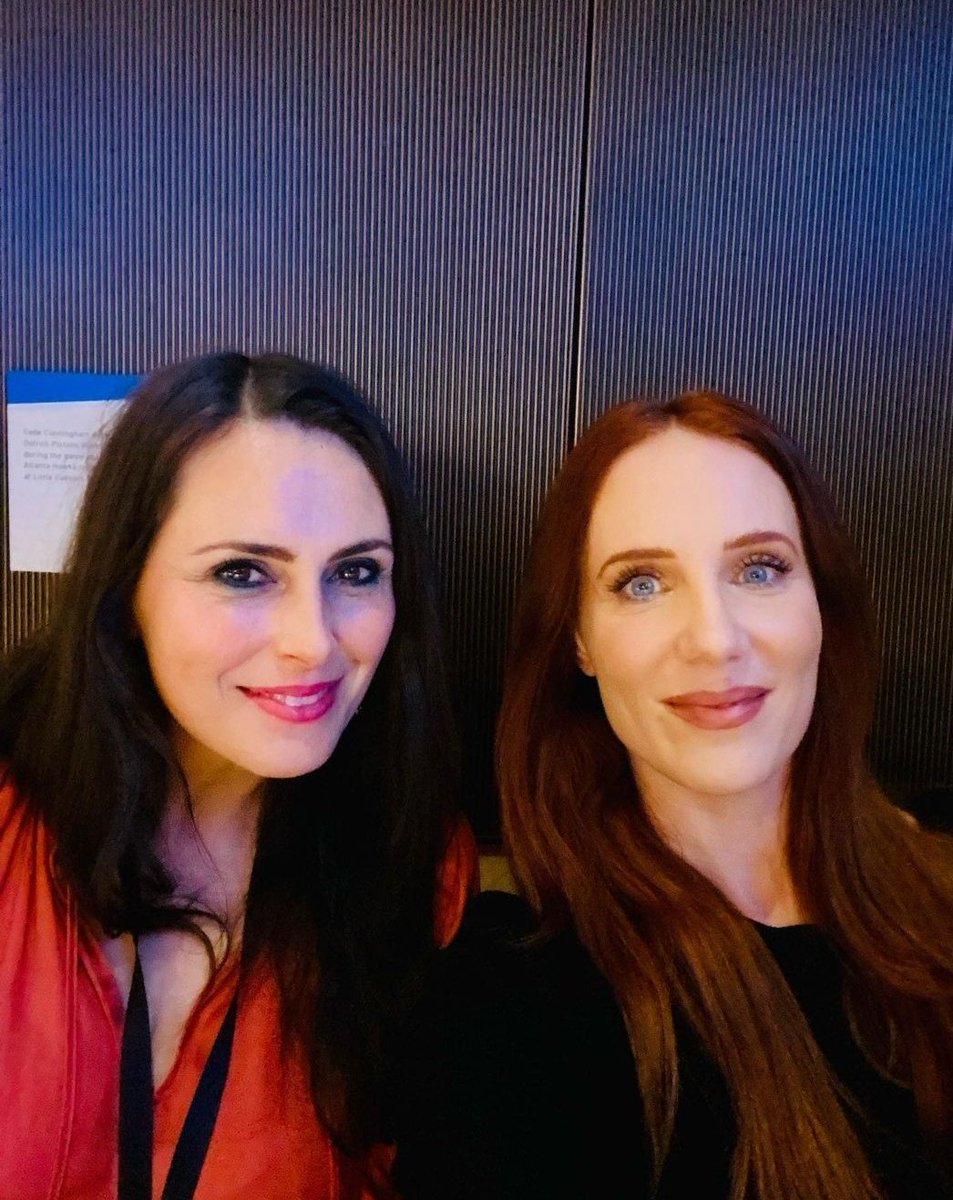 EpicaSquad's tweet photo. It happened! 💖 Simone and Sharon together once again! https://t.co/OKGSDH1V7i
