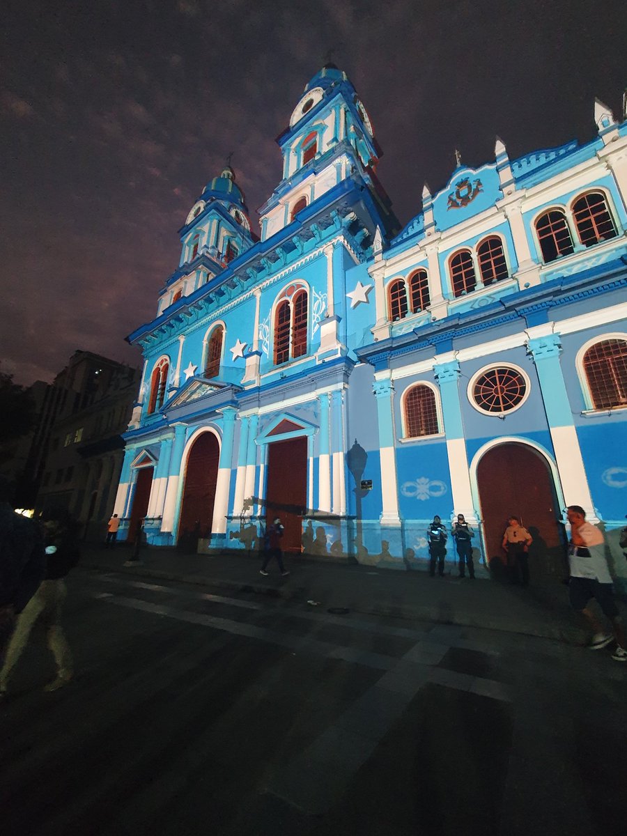 abajanae's tweet photo. Postales de mapping en zona del centro de Guayaquil. https://t.co/lbr3yJ6R0b