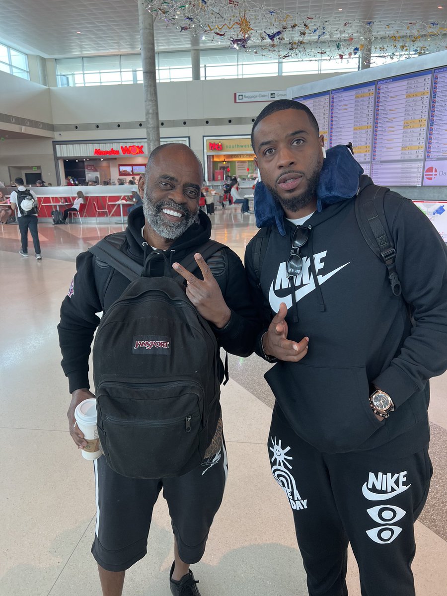 JCash870's tweet photo. “If you know you know!” (@PUSHA_T voice) 
#homecoming2022
#top10percentofTexas
#300kin365days
#realestatelife
#realestate
#realestateinvesting
#goals
#cashflow
#restauranteur
#WholeLifeInsurance
#indexfunds
#blessed
#grateful
#hustle
#FreewayRickRoss https://t.co/KQC2kV8NU7
