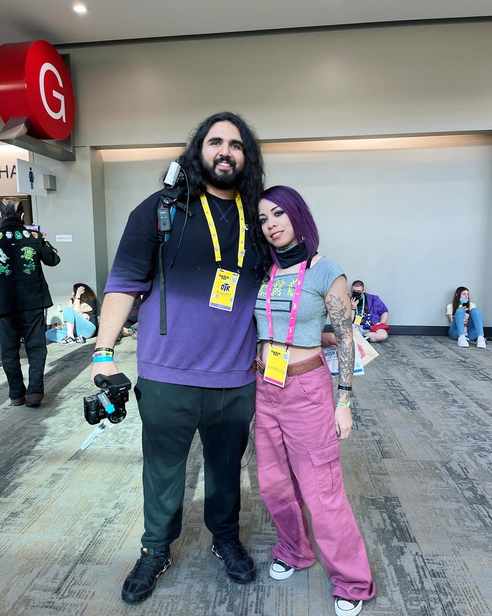 _AshWhatsUp's tweet photo. Some faces you might recognize. :) @kyootbot @EsfandTV @Knutspild @TheSushiDragon #firsttwitchcon https://t.co/dVM349Sg1U