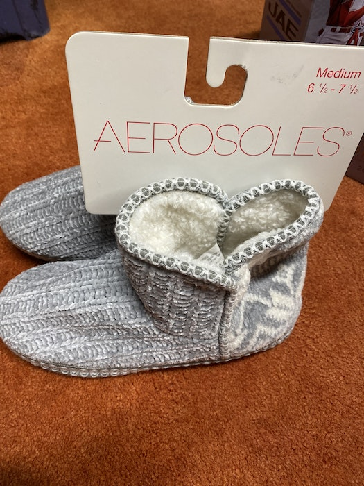 Goodchoi_LA's tweet photo. アイテム名:Room shoes
売却希望価格:5.00USD

https://t.co/IDpU325Aa5

※売切れの場合は、リンク先に表示されません。

さぁ皆さんも、どんどん売って、どんどん買おう！
グットチョイス、グッチョイ！で。 https://t.co/mo2SDErV6S
