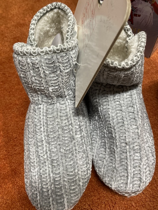 Goodchoi_LA's tweet photo. アイテム名:Room shoes
売却希望価格:5.00USD

https://t.co/IDpU325Aa5

※売切れの場合は、リンク先に表示されません。

さぁ皆さんも、どんどん売って、どんどん買おう！
グットチョイス、グッチョイ！で。 https://t.co/mo2SDErV6S