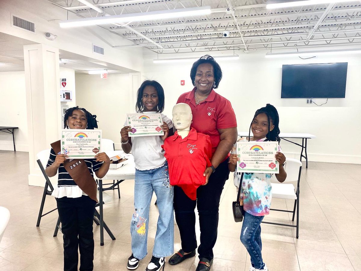 KatherineYBrown's tweet photo. Highlight of my day 10/9/2022. Teaching CPR for Girl Scout Troop #2654 at Olive Branch Church in Nashville, Tennessee. @girlscouts @learncpramerica
#learncpramerica
#drkatherineybrown https://t.co/huX60aFqCu
