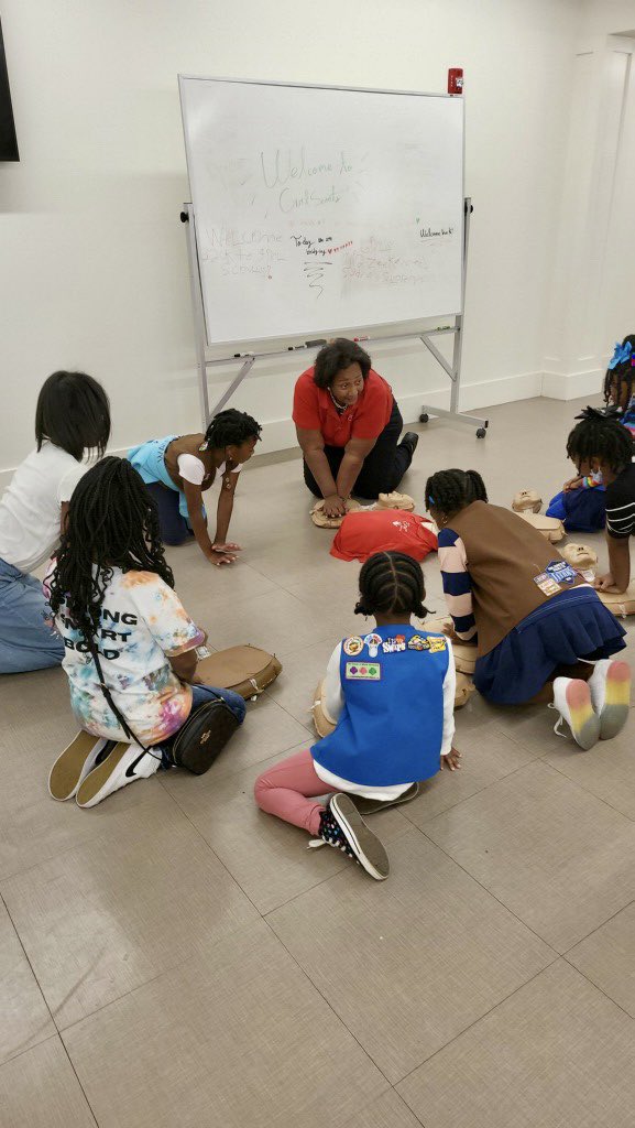 KatherineYBrown's tweet photo. Highlight of my day 10/9/2022. Teaching CPR for Girl Scout Troop #2654 at Olive Branch Church in Nashville, Tennessee. @girlscouts @learncpramerica
#learncpramerica
#drkatherineybrown https://t.co/huX60aFqCu