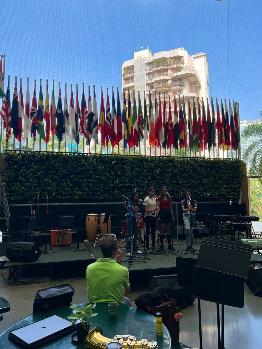 This morning was all about the arts for me today! I had the opportunity to help plan logistics for next week’s <a href="/ASBIndia/">The American School of Bombay</a> MS play, attend a grade 6 art class, and listen in on sound checks for lunchtime atrium jams organized by our music department. 🖼️🎭🎶🤘🏻<a href="/msneidmusic/">Ms. Neid</a> <a href="/KaleroyZ/">Kaleroy Zervos 🇬🇷🇺🇸🇨🇴🇮🇳 (she/her)</a>
