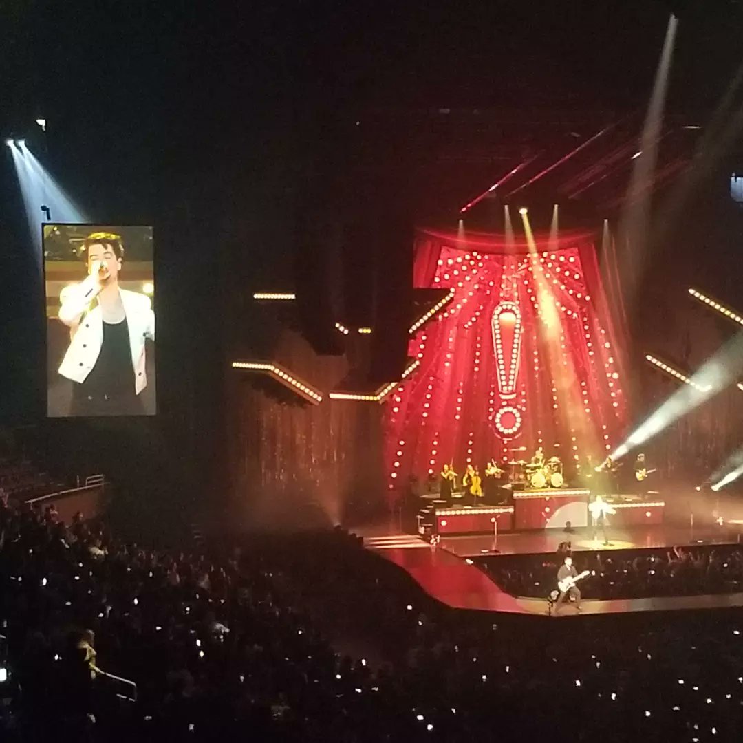 tabiblackbird's tweet photo. PANIC AT THE DISCO IS PERFECT THE CONCERT WAS BEAUTIFUL https://t.co/9llHymKQHc