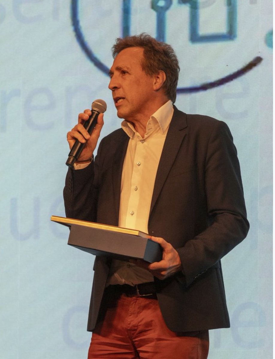 Very proud of ⁦@artifeel⁩ gold medal won last week at Trophées de la Sécurité - we didn’t know anything about the security business 18 months ago: #disruption is usually introduced by newcomers. Once more!🚀