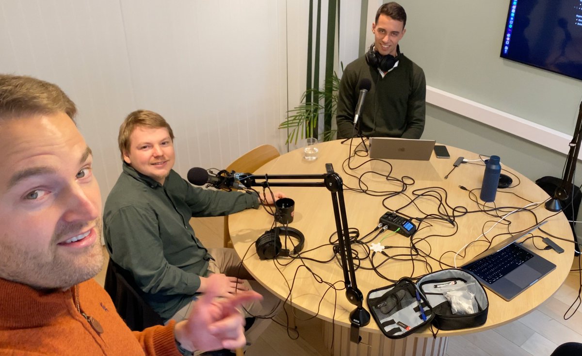 O3CYBER's tweet photo. @ooestbye  og @KarimMelhaoui  har fått besøk av @JulianRavn som forteller om @NAVnorge sin erfaring med Security Champions Program og om Security Champions Norge. Om du ikke skjønte så mye av første setning så må du definitivt høre på denne episoden 🚀 

https://t.co/zUhVlUbTdC https://t.co/7rcNdgSJns