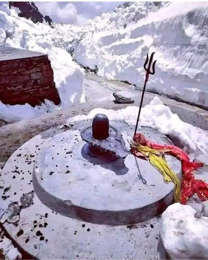 Am_du1's tweet photo. Tungnath Temple, Chopta, Uttarakhand, India ❤️

A short but steep hike of 4.5 kms from the stunningly beautiful Chopta Valley in Garhwal Himalayas takes you to Tunganath Shiva temple at an altitude of 12,074 feet. It is known to be the highest Shiva temple in the world.
#Thared https://t.co/u6WjEO9sQm
