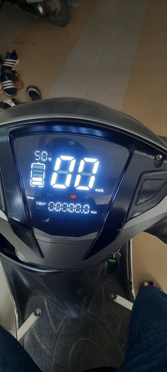khunt_smit's tweet photo. I have been facing motor issue since last 35 days and your dealer told me, it will take 1 month to change new motor. I purchased this scooter 6 months ago and I am right now very disappointed about your service and scooter built quality. 
@Hero_Electric @sohinder_gill https://t.co/IfZpAhybkH