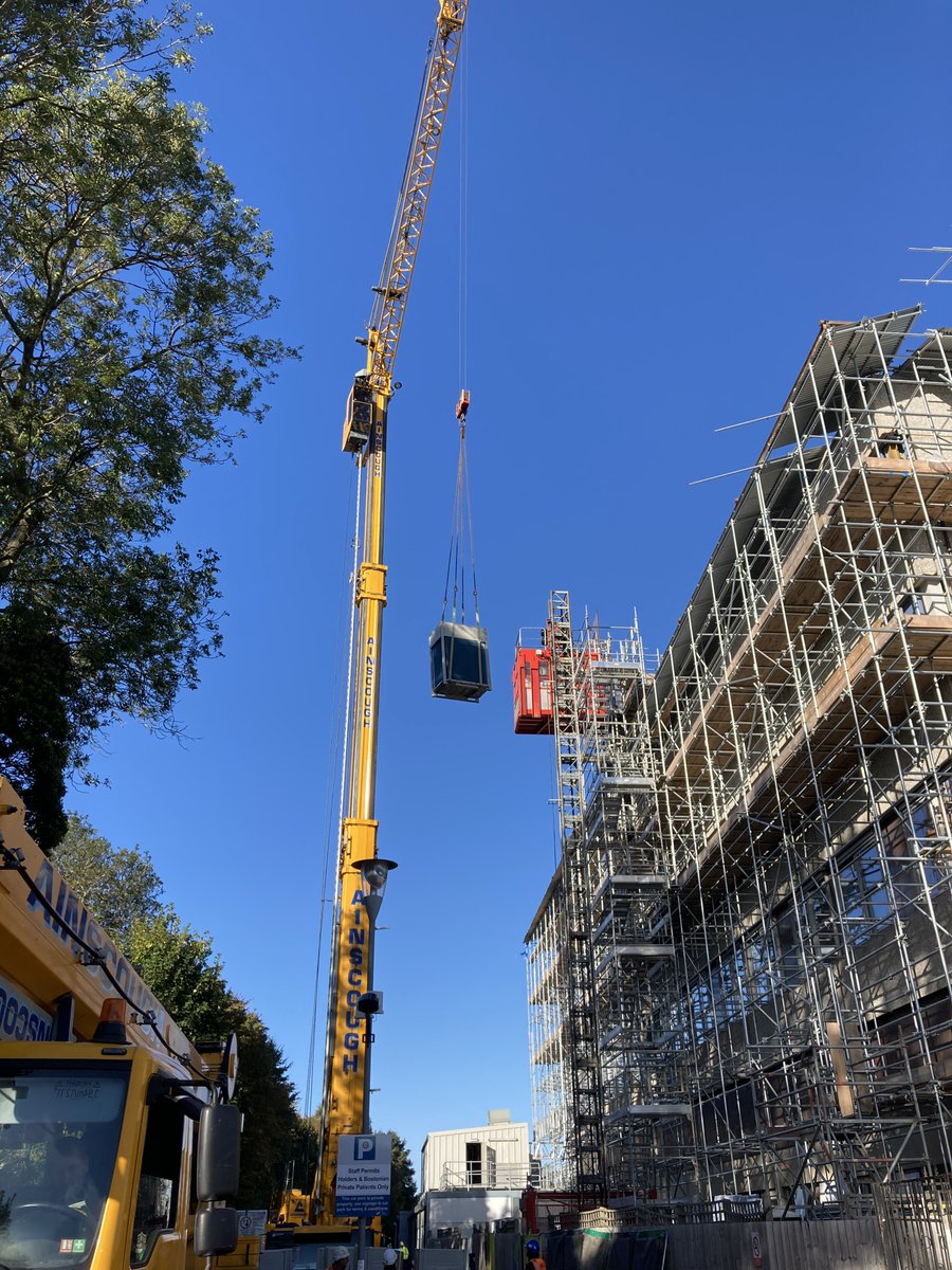Quadrant_'s tweet photo. Successful plant equipment lift over the weekend at Boston Pilgrim Hospital for the ongoing refurbishment works. Couldn't ask for better weather! @ULHT_News https://t.co/5gssR4afoU