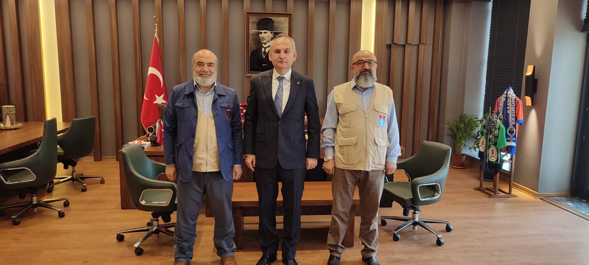 tcgaziosmanpasa's tweet photo. Beşir Dernegi İstanbul Avrupa Yakası Bölge Müdürü Salih Bektaş ve Gaziosmanpaşa Temsilcisi Bilal Doğrul, Kaymakamımız İskender Yönden'i makamında ziyaret ettiler. https://t.co/ipG4gBnz0w