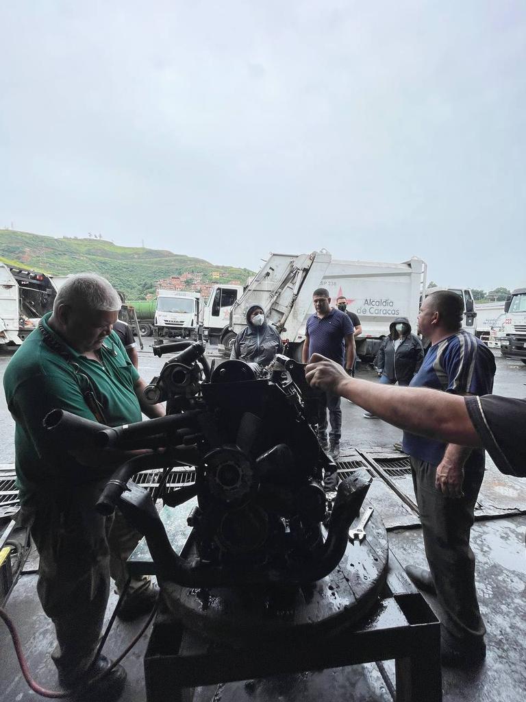 #10Oct||📢 Nuestra alcaldesa En inspección en las instalaciones de Semaca, servicio adscrito a la <a href="/AlcaldiaDCcs/">Alcaldía De Caracas</a> y especializado en el sector automotriz ..
➡️.<a href="/gestionperfecta/">Carmen Meléndez</a> 
➡️ #DeZurdaTeam 
#FuerzaPuebloLasTejerías