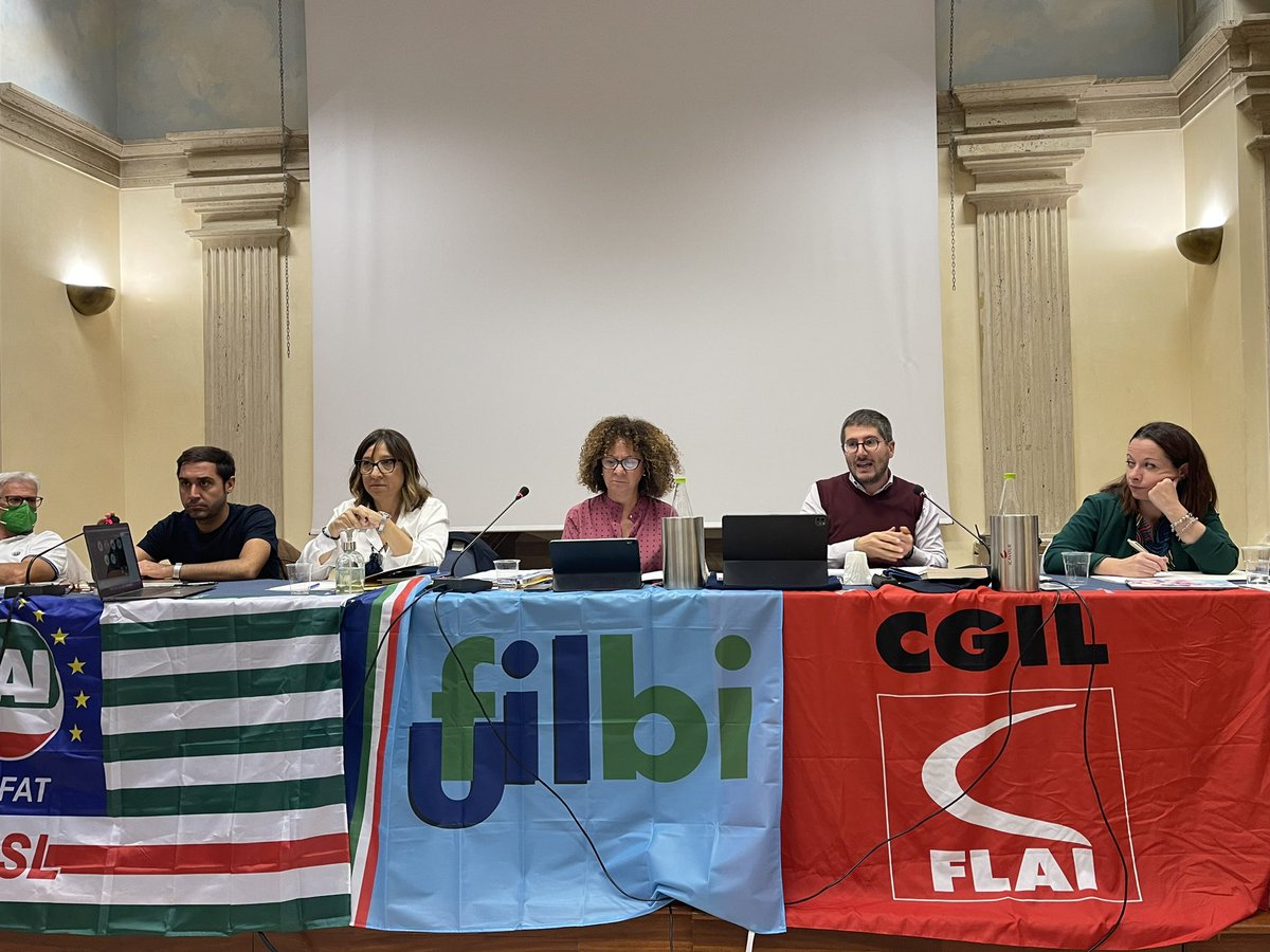 UilaNazionale's tweet photo. #Lavoro #agroalimentare #ambiente 👉 #Roma, attivi unitari di #FaiCisl #FlaiCgil e #FilbiUil per chiudere la piattaforma #ccnl del settore #Bonifica: dopo un lungo e partecipato confronto in tutti i territori, oggi sarà approvata la versione definitiva da inviare alle controparti https://t.co/wRWfs8tiMw
