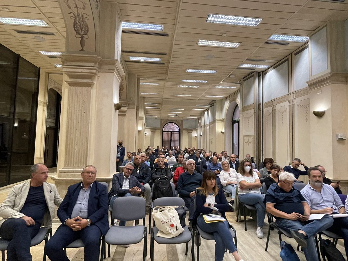 UilaNazionale's tweet photo. #Lavoro #agroalimentare #ambiente 👉 #Roma, attivi unitari di #FaiCisl #FlaiCgil e #FilbiUil per chiudere la piattaforma #ccnl del settore #Bonifica: dopo un lungo e partecipato confronto in tutti i territori, oggi sarà approvata la versione definitiva da inviare alle controparti https://t.co/wRWfs8tiMw