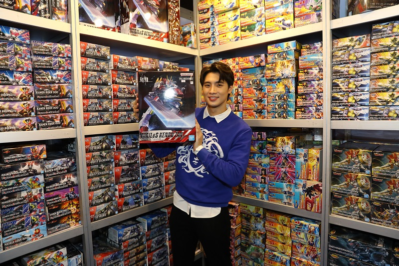 SuperstarnewsTH's tweet photo. “มีน-พีรวิชญ์” ร่วมเปิดตัวโมเดลลิมิเต็ม รุ่นล่าสุด ครั้งแรก! ในประเทศไทยบริษัท ดรีมทอย จำกัด เจ้าพ่อวงการของเล่นโมเดลพลาสติกยักษ์ใหญ่ในเมืองไทย ผู้นำเข้าและจัดจำหน่ายของเล่นและโมเดลสะสมภายใต้แบรนด์ BANDAI จากประเทศญี่ปุ่นอย่างเป็นทางการ
#Dreamtoy #HobbyExhibition2022 https://t.co/tbVntAsftQ