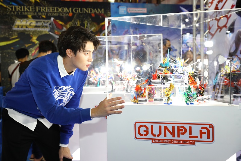 SuperstarnewsTH's tweet photo. “มีน-พีรวิชญ์” ร่วมเปิดตัวโมเดลลิมิเต็ม รุ่นล่าสุด ครั้งแรก! ในประเทศไทยบริษัท ดรีมทอย จำกัด เจ้าพ่อวงการของเล่นโมเดลพลาสติกยักษ์ใหญ่ในเมืองไทย ผู้นำเข้าและจัดจำหน่ายของเล่นและโมเดลสะสมภายใต้แบรนด์ BANDAI จากประเทศญี่ปุ่นอย่างเป็นทางการ
#Dreamtoy #HobbyExhibition2022 https://t.co/tbVntAsftQ