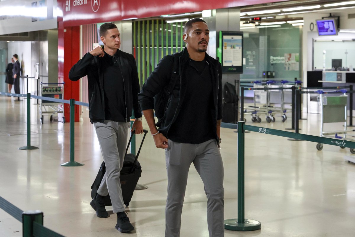 SLBenfica's tweet photo. ✈️ Next stop: Paris 🇫🇷

#UCL #PSGSLB #EuAmoOBenfica https://t.co/NnQ0mCNiXV
