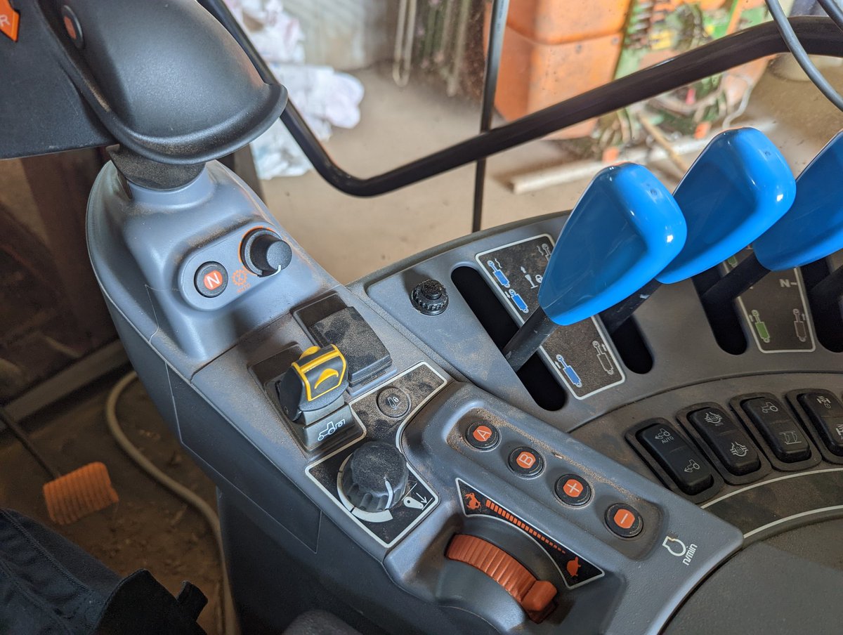 tec_limited's tweet photo. A nice tidy install of a @Trimble_Ag GFX750 and Nav900 in a @KubotaTractor M7-153 for @VantageEngWales.  An interesting option for a remote engage switch - bonus points if you know which tractor it's from and its function https://t.co/n8WtvrNaQi