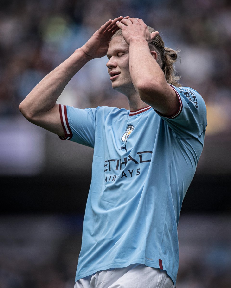 If Erling Haaland wanted to match Cristiano Ronaldo's 700 league goals, he'd have to score 40 goals a season until the year 2037 😳