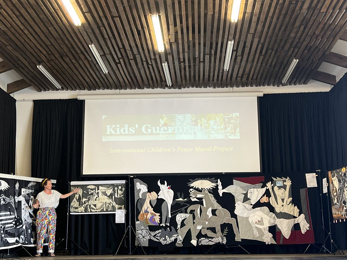 MarinaNovelli73's tweet photo. Exploring the concept of ‘peace’ with @savinatarsitano and @DrNicolaAshmore #kidsguernica  #AHRC #exhibition #communityevent #communityresearch #artsresearch #connectingcommunities @uniofbrighton https://t.co/qNfYFIowNW