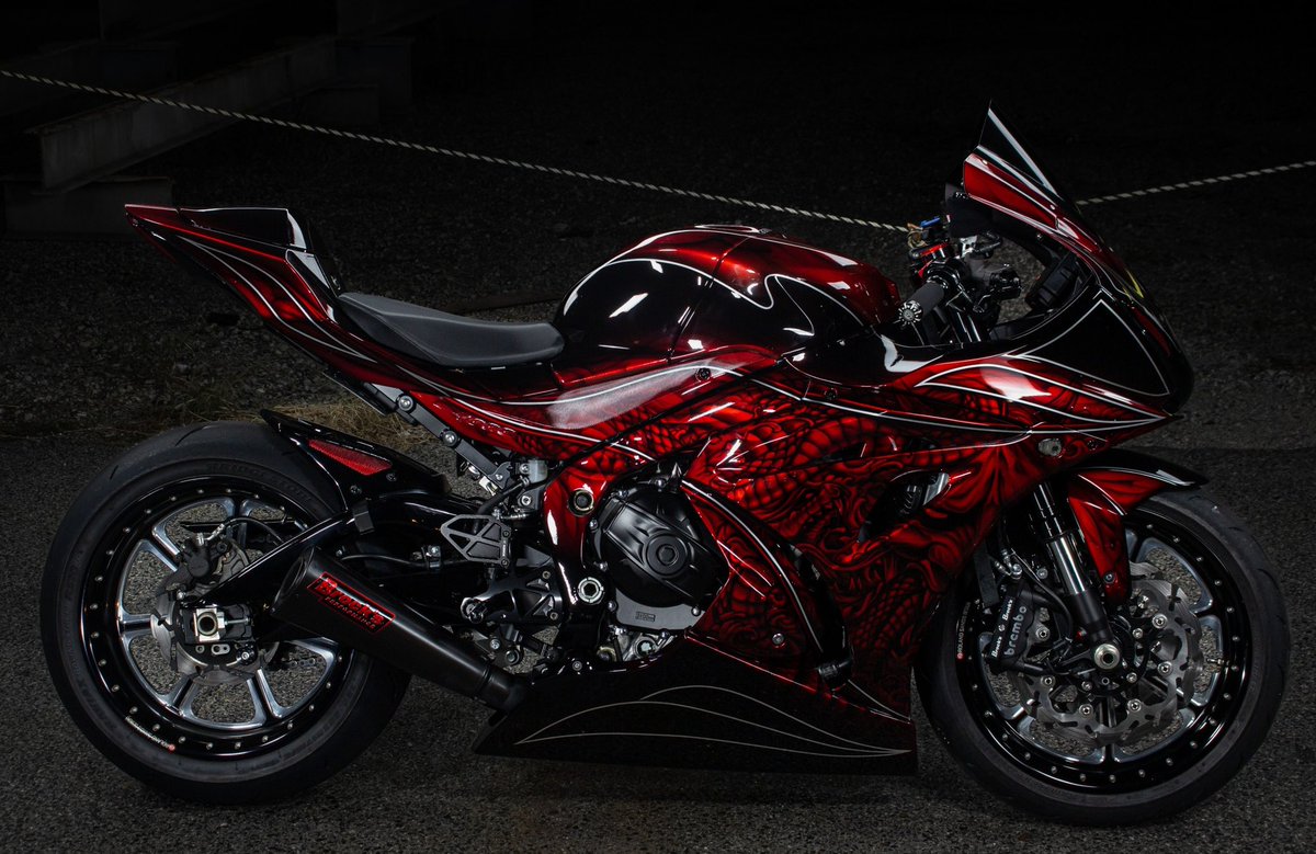 #バイクの真横を載せて5RT来たら強者