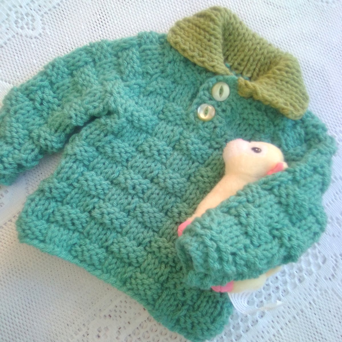 sonicpollyr's tweet photo. Perfect for winter days this Chunky Basket Weave Jumper with Collar for Babies &amp; Children up to 4. Price from £15 for a 14" chest, other sizes available. https://t.co/KQlxzSMyNM #newonfolksy #creationsfortinytots #chunkyjumper #babiesclothing #childrensclothing #babyshowergift https://t.co/ufhZUrGcfS