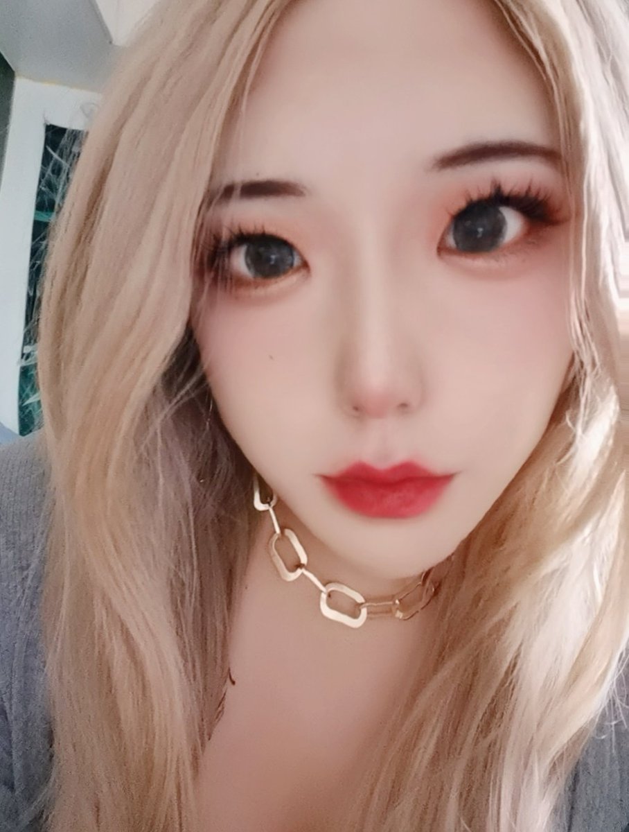 梦想是变成韩漫里的色气大姐姐😋 https://t.co/7tRA6OLNtl