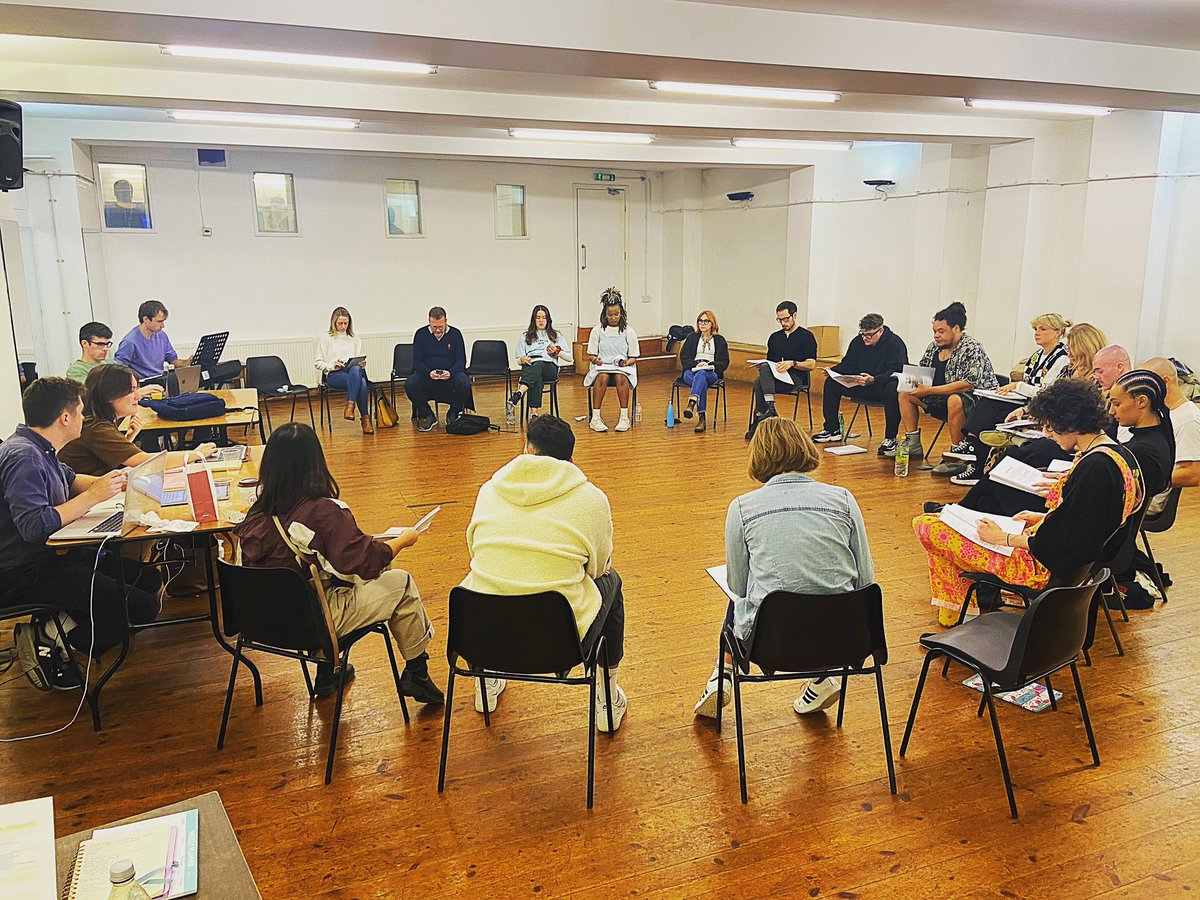 42_balloons's tweet photo. Rehearsals Day 1 🎈 Let’s go!!! #42Balloons #StagedConcert https://t.co/u4KHC3ns6W