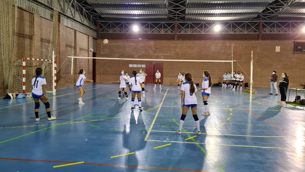 Todo preparado para la celebración este próximo fin de semana del curso de formación arbitral en voleibol que te capacitará para dirigir los encuentros de los #JuegosECS y aún estás a tiempo de inscribirte. Más información, aquí:
ecsevilla.org/deportes/todo-…

#DeporteEscolar #Voleibol