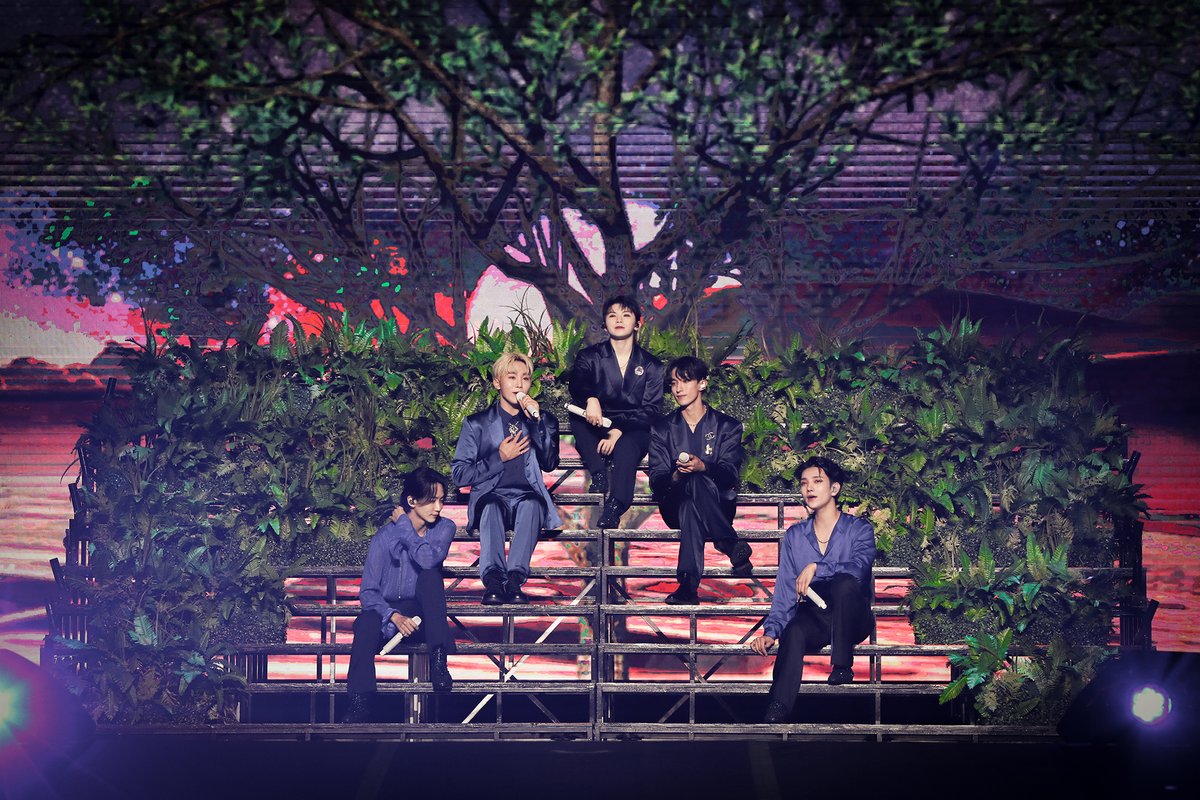 ABSCBNNews's tweet photo. After more than two years, K-pop superstars Seventeen made its highly anticipated return to the Philippines over the weekend with a sold-out two-night concert at the Mall of Asia Arena. #BeTSinManila

📸Courtesy of Pledis Entertainment

Here's a recap: https://t.co/8BBEGFnV4u https://t.co/3jmATbsMdk