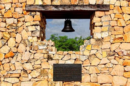 El grito indispensable. 
De aquel crisol de guerra, que tuvo Céspedes el mejor ejemplo de un líder de altos quilates humanos, se nutrirían luego las contiendas por venir, bajo el mismo principio de una Cuba que ya no podía volver a ser esclava. #CubaViveEnSuHistoria