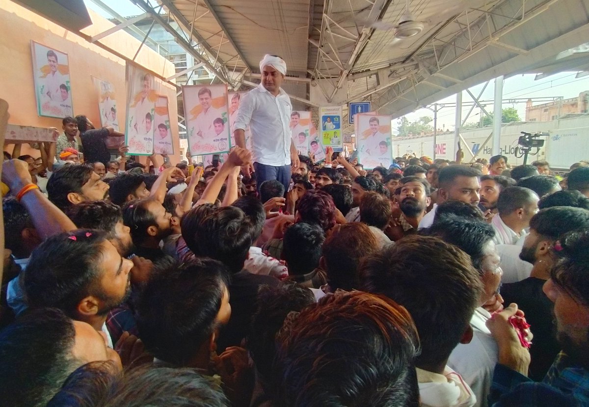 NareshMeena__'s tweet photo. Welcome @SachinPilot साहब
कोटा रेलवे स्टेशन.. 
सभी साथियों का दिल से धन्यवाद! https://t.co/Ow6O7s14DD