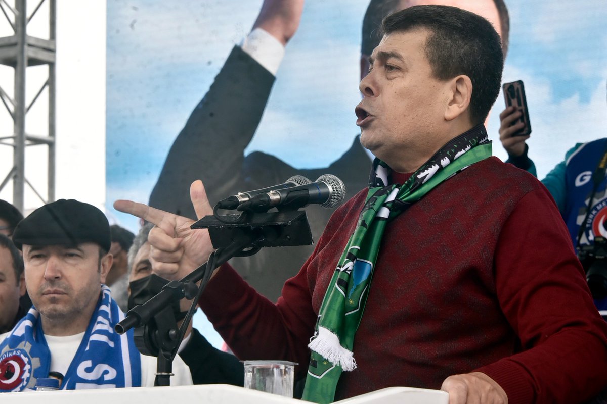 Başkanım doğum gününüz hem size hem bize kutlu olsun. Sizden öğrendiklerimi, elimden tutmanızı, yol göstermenizi ve zoru kolay kılmanızı asla unutamam. Yaptıklarım ve yapacaklarım hep sayenizde… Hepimiz için umut oldunuz. Uzun, sağlıklı, mutlu ve huzurlu yıllar diliyorum.