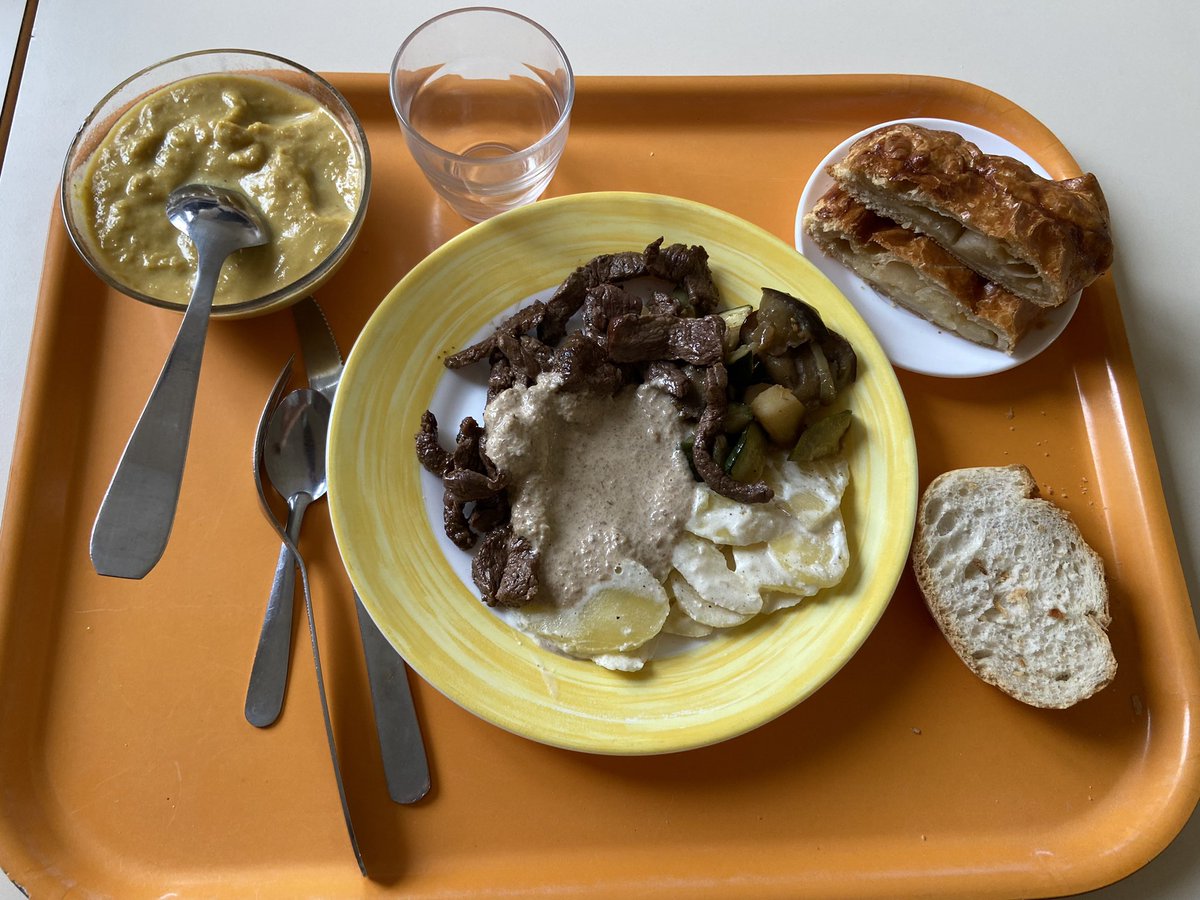 FannyDiard's tweet photo. Et c’est une nouvelle semaine du goût qui démarre dans les collèges sarthois ! #Miam 🙂 https://t.co/VEVf0YTlDT