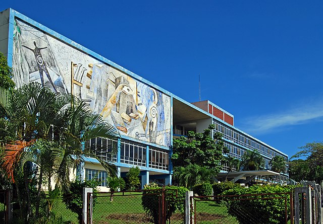 MarleneBuenoBl1's tweet photo. A graduados, profesores, estudiantes, cuadros directivos y trabajadores de la Universidad de Oriente nuestra #UO, la comunidad universitaria médica de la #UCM_SC los FELICITA en su 75 aniversario. Nacimos en sus predios y agradecemos  la colaboración que siempre nos facilitan. https://t.co/I3FFv8tLDV