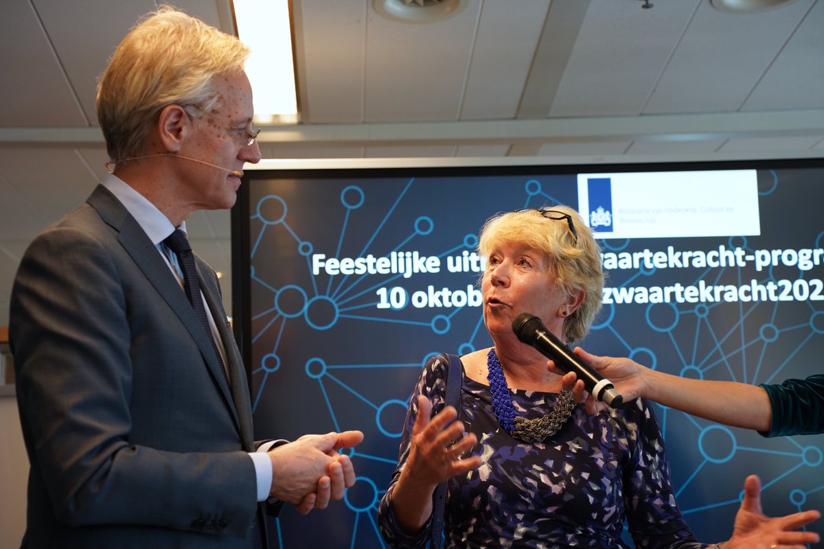 Met trots reik ik vandaag de Zwaartekracht subsidies uit aan 7 topteams. Ons kleine land behoort tot de wereldtop van de wetenschap en dat bewijzen ze met onderzoek naar bv hoe kunststof gemakkelijker afbreekbaar kan worden gemaakt tot hoe je brein werkt om stress te verminderen.